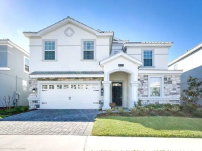 Bright & Sunny Champions Gate 8 Bedroom Villa villa