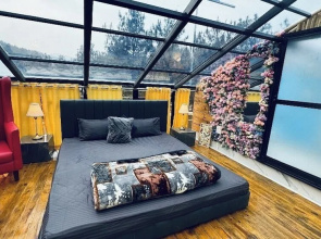 XTSY Travellers Hostel