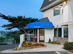 Motel 6 Marina, CA - Monterey