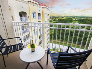 The Point Hotel & Suites