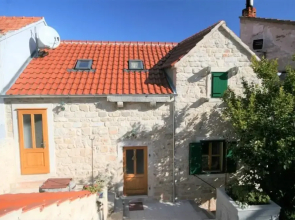 Draga - Traditional & in Center - A1