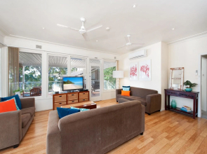 Bagnalls Beach House, 3 Burbong Street