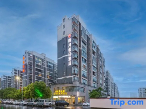 Jinhong Holiday Hotel (Xinyang Century Plaza)