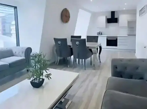 Charming 2-bed Apartment in Liverpool