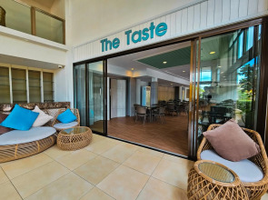 Отель Recenta Suite Phuket Suanluang