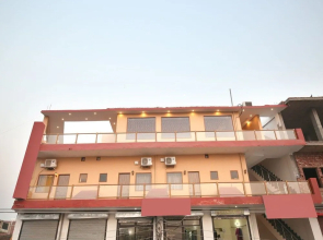 OYO 10330 Hotel Golden Brooks