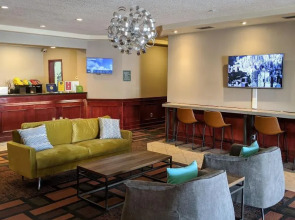 Foxwood Inn & Suites