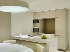 La Ville Hotel & Suites CITY WALK, Dubai, Autograph Collection