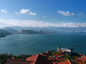 Haishanghua Lake View Villa
