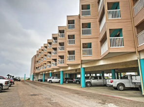 Beachfront Corpus Christi Condo w/ Deck & Views!