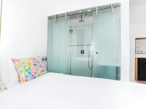 Sea Side by Zvieli Hotels