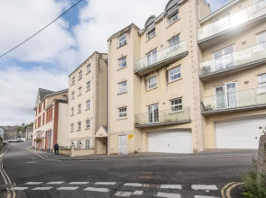 Modern 2-Bed Flat In Tavistock Centre