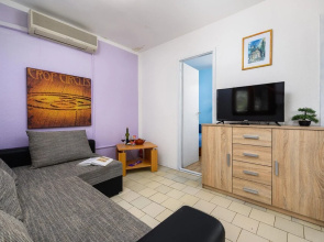 Nice Apartment in Rovinjsko Selo With Outdoor Swimming Pool, Wifi and 2 Bedrooms