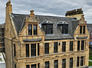 Bright & Spacious, Central for Airport and Glasgow