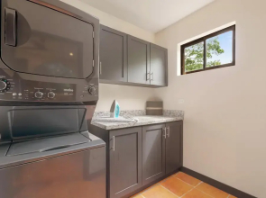 Suite 3 - Jaguar Beach & Pool 2 BR Condo