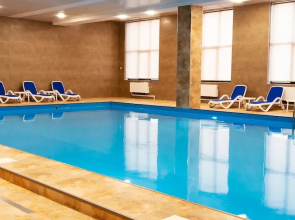 Spacious 1BR Pool & Sauna