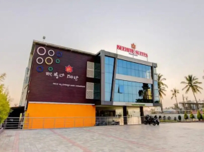Hotel Beehive Grand