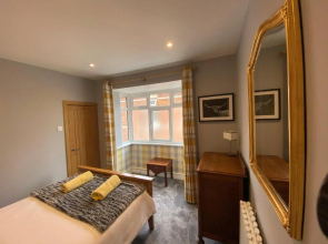 Charming 3 bed house and garden, pet friendly