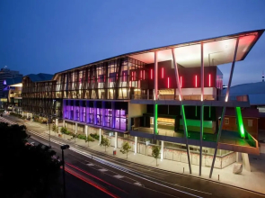 SKY Heart of BNE City 2bed APT Pool& Gym Qbn222-18