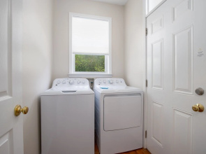 Beachwave Bungalow by Avantstay Pet Friendly, Close to Beach!