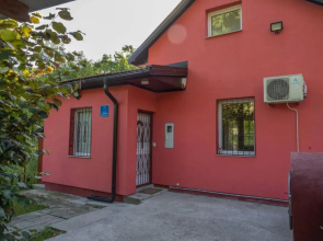 Pyramid Energy House