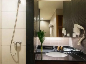 Sea Me Spring Too Hotel