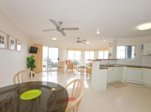 Pacific Waves Apartments