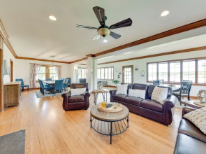 Pistakee Lake Estate w/ Boat Dock & Hot Tub!