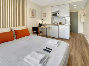 Petit coin cocooning privé 4min a pied de la gare