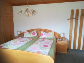 Charming Apartment in Goldegg, Austria - Mountain Views & Private Entrance