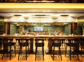 DoubleTree by Hilton Guangzhou-Free Shuttle Bus to Canton Fair Complex & Overseas Buyer Registration Services during Canton Fair Period