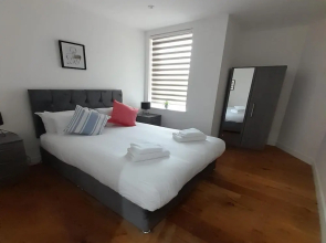 Slough Museum, Two-bedroom Apartment by Belvilla