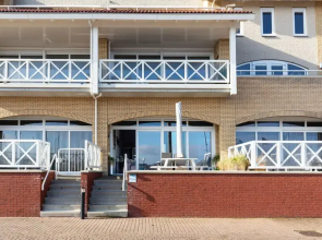 Spacious Flat With Views of the Harbour