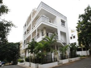 OYO 7322 near Apollo Hospital Jubilee Hills