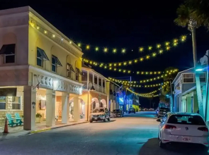 Pass A Grille Beach Escape (107-8)