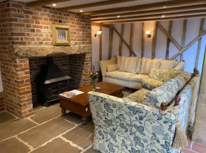 Brundish, Suffolk Large 4-bed Barn Stunning!