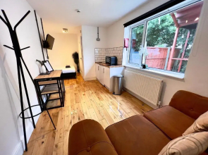 Flat 4, 10 St John's