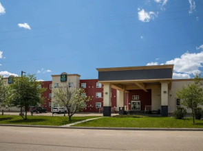 Days Inn & Suites Whitecourt