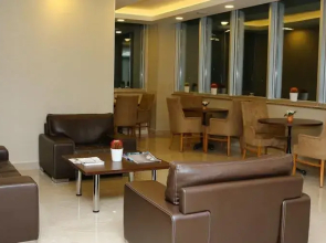 Golden Lounge Hotel