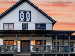 Dolly's Vacation by AvantStay | Sleeps 22 | Walk to Dollywood + Stampede | Sauna + Arcade