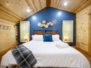 Massive Hochatown Lodge w spa Basketball More