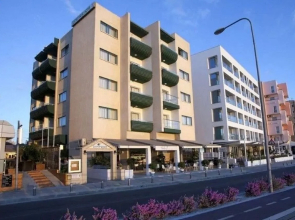 Costantiana Beach Hotel Apartments