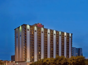 Crowne Plaza Chicago West Loop by IHG