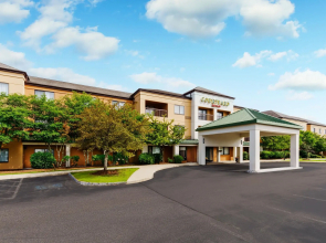 Courtyard by Marriott Manchester - Boston Regional Airport