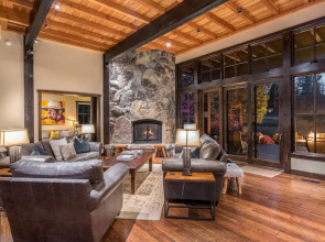 4BR Luxury Truckee Home by RedAwning