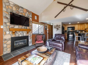 Red Pine Condominiums by All Seasons Resort Lodging