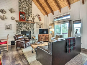 Lovely Lake Arrowhead Cabin w/ Furnished Deck