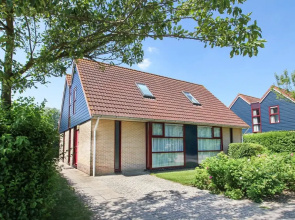 Nice Home in Heinkenzand With Wifi and 4 Bedrooms