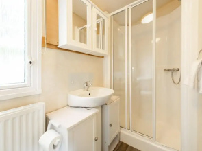 Serene Mobile Home in Hastings near Smugglers Adventure