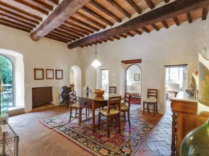 Deluxe Apartment in Montefiridolfi with Swimming Pool